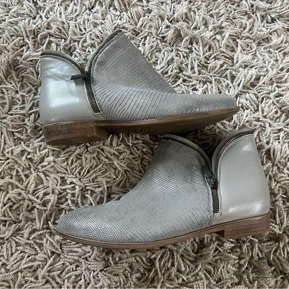 Eric Michael size 38 • gray Ankle Boots with Zipper 7.5